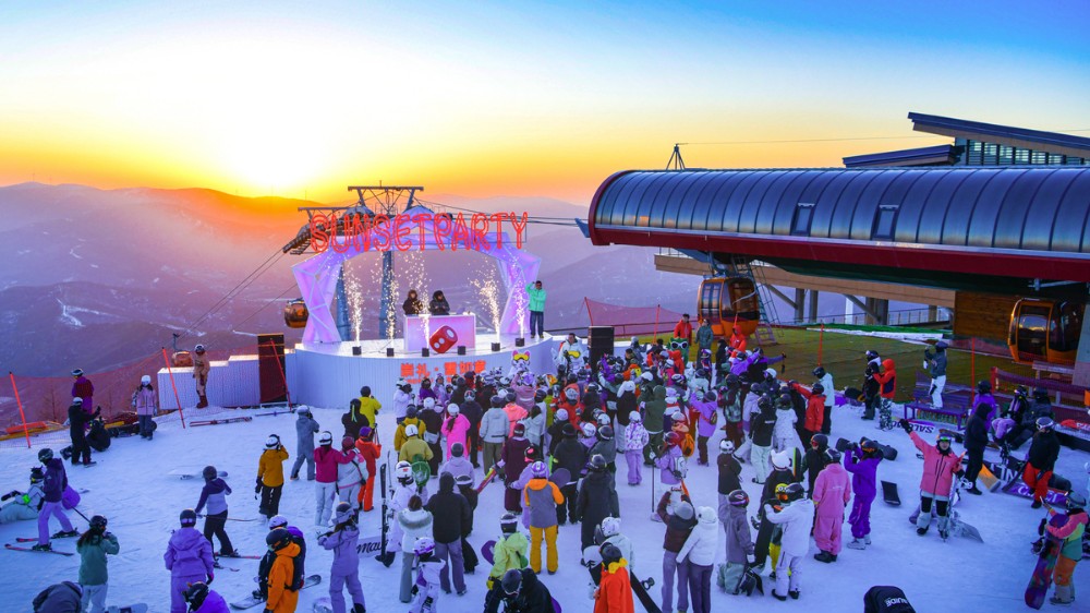 冬奥会申办成功十年后，崇礼雪季创多项纪录